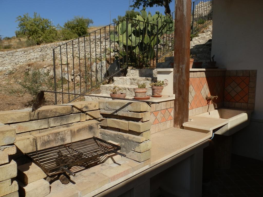 La Pietra Villa Chiaramonte Gulfi Ruang foto